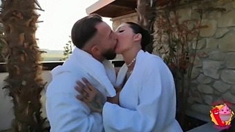 Amateur Couple'S Public Encounter With Squirting Orgasm