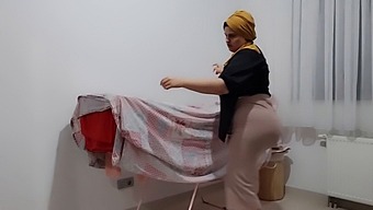 I Am Fond Of My Stepmother'S Voluptuous Rear End