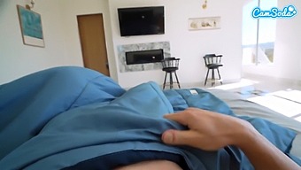 Mačeha Odkrije Promiskuitetno Vedenje Hčerke, Skrito Pod Odejo