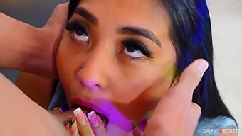 Navdušena 18-Letnica Raziskuje Porno Industrijo V Vročem Videu