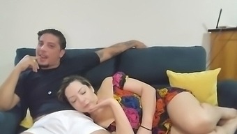 Intenziven Analni In Oralni Seks S Pošastnim Tičem V Tabu Okolju